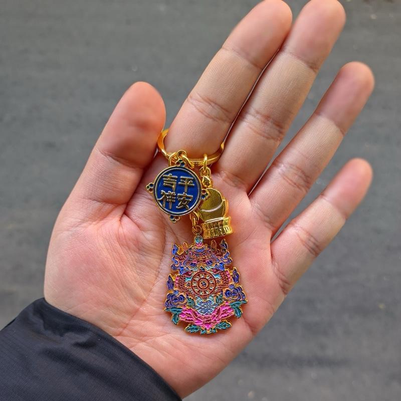 Ziyang Fengshui Lucky Charm Eight Auspicious Symbols Collection Peace and Happiness Auspiciousness Durable Colorfast Keychain Car Key Ring with Floral Design and Gold Accents Ornaments